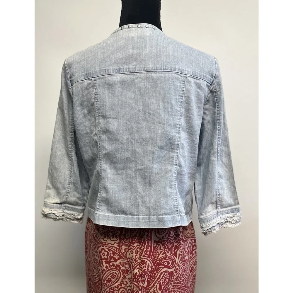Womens Light Wash Denim Jacket Studded Fray Trim Sz 8 P Short‎ Boho Western